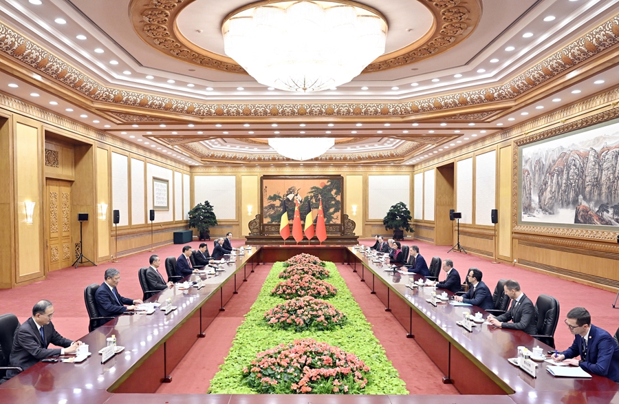 习近平会见比利时首相德克罗2