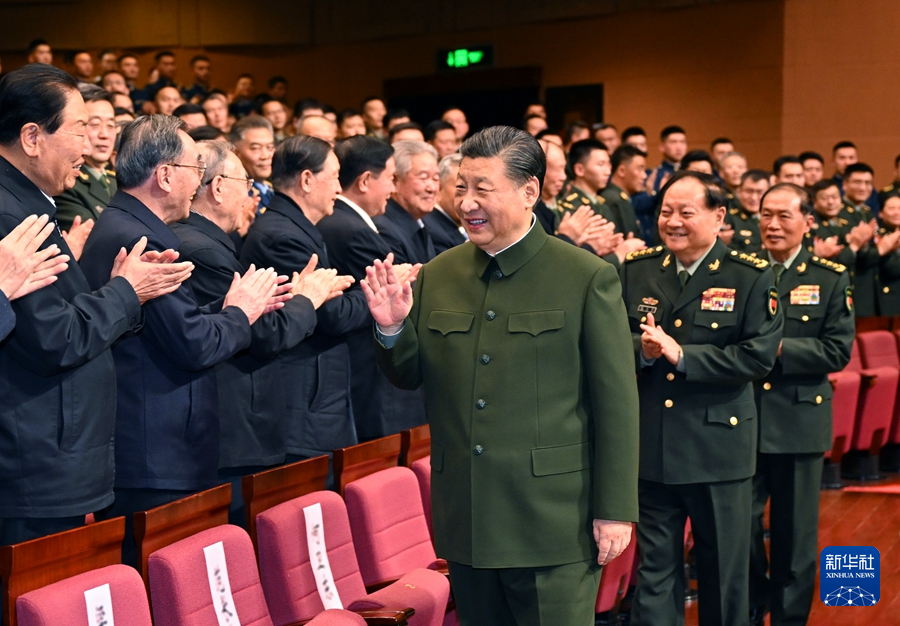 向全军老同志祝贺新春1