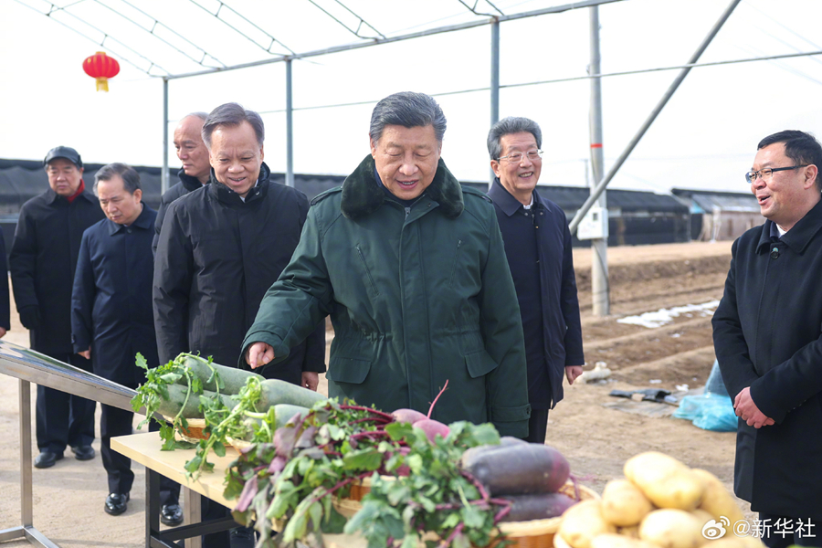 习近平春节前夕在天津看望慰问基层干部群众1
