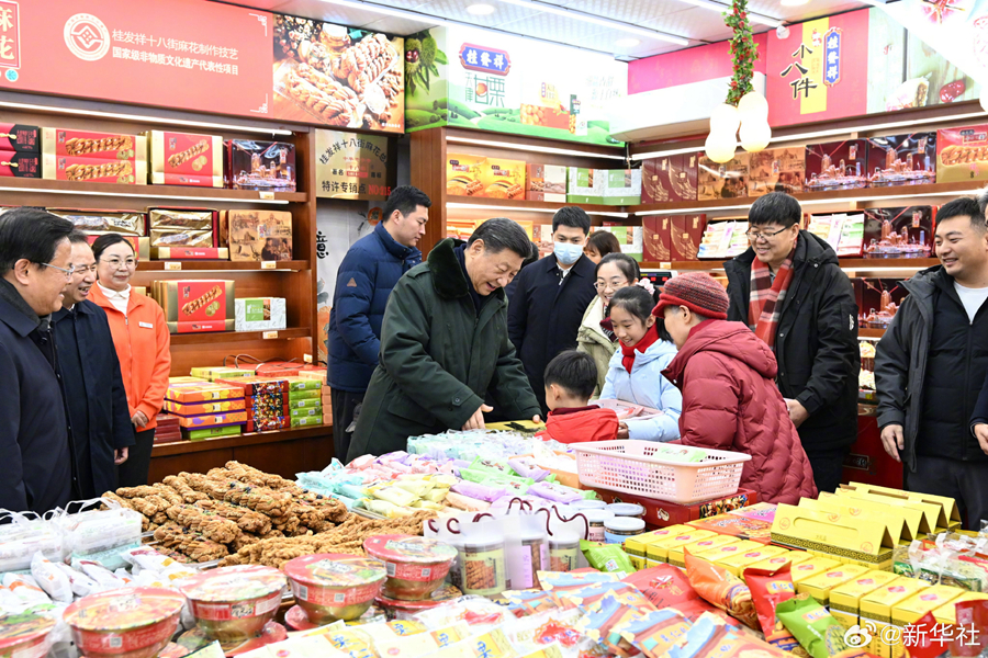 习近平春节前夕在天津看望慰问基层干部群众10